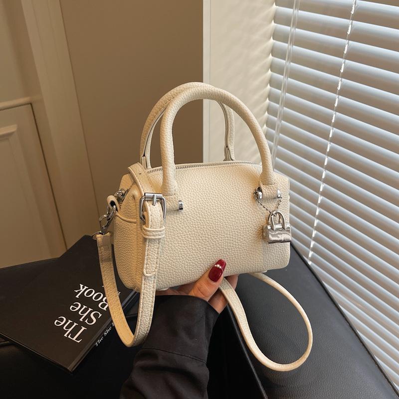 

Niche high-end sense portable small bag women s summer new simple pillow bag versatile messenger bag бежевый