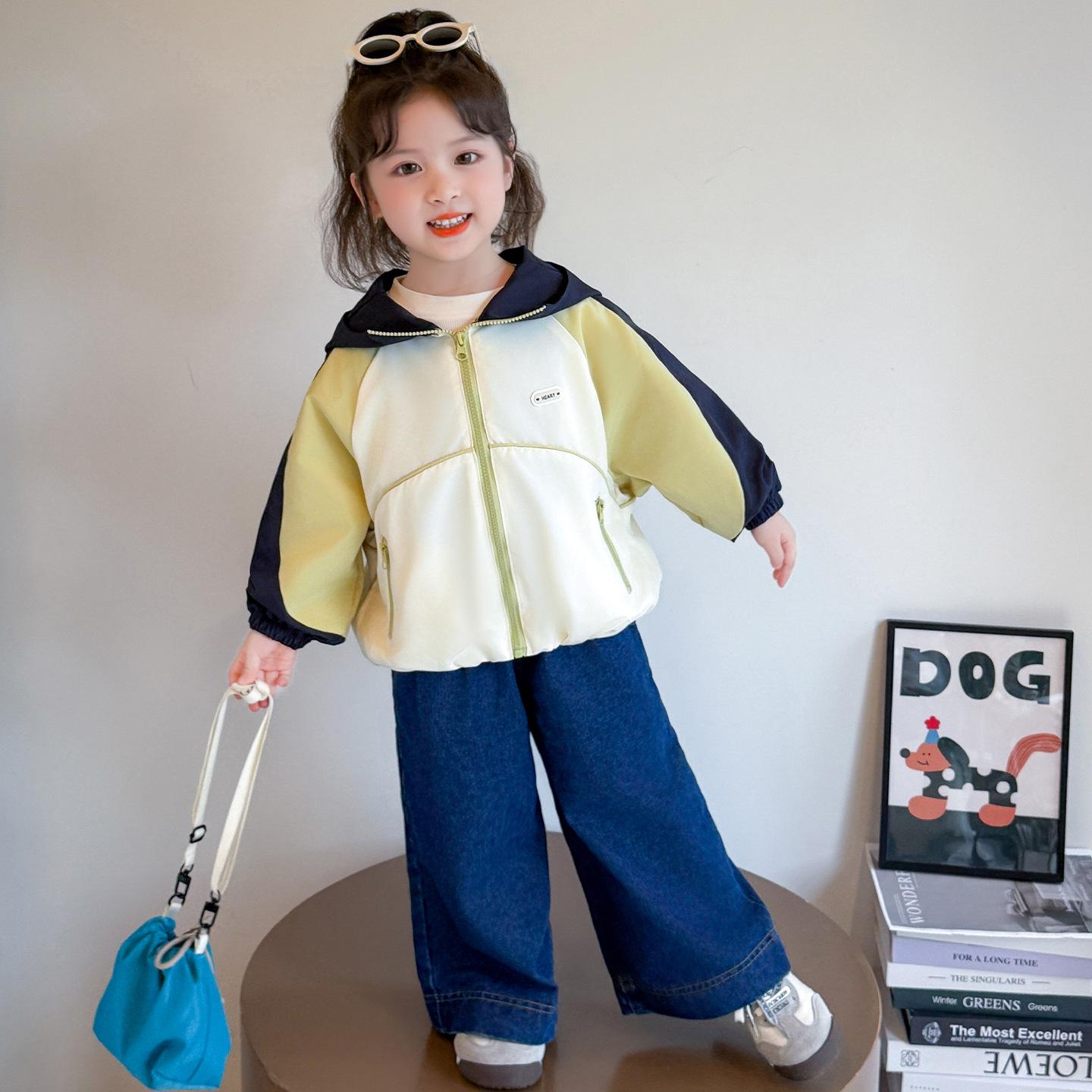 

Girls 2025 Autumn Hooded Jacket - Fashionable and Stylish Colorblock Design for Kids 110 cm