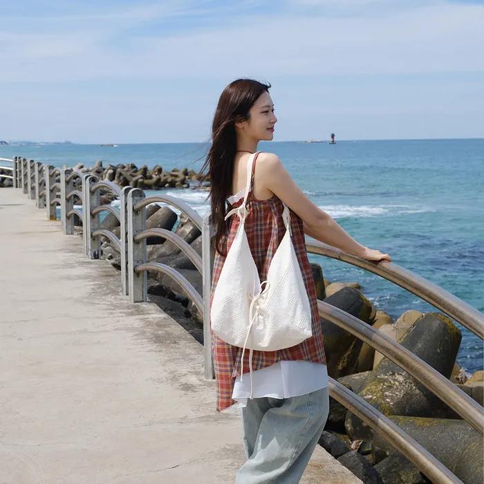 Natural Embroidered Triangle Shoulder Bag _ [Natural]