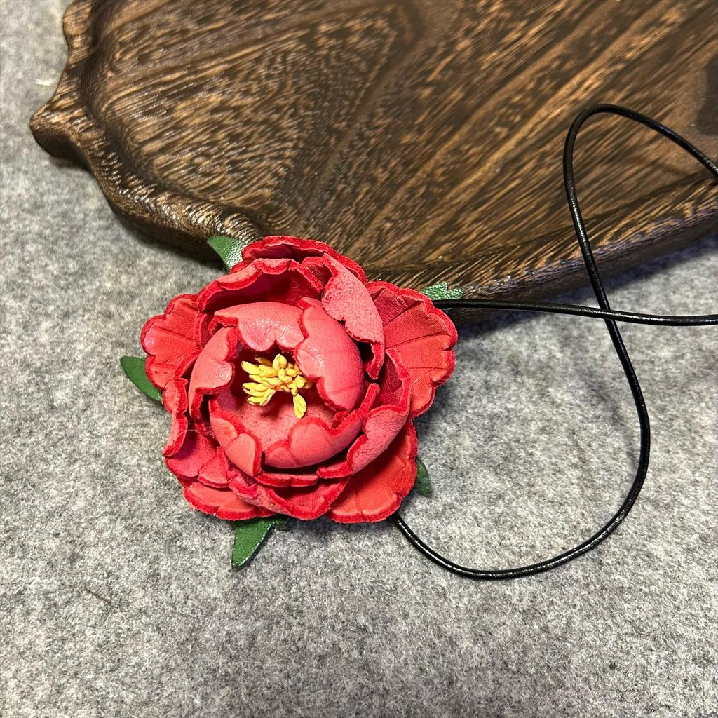 Portachiavi Fiore in Pelle di Mucca Ornamento da Appendere per Auto Decorazioni Floreali di Peonia Tridimensionali Pendente per Borsa Fatto a Mano Stile Nazionale