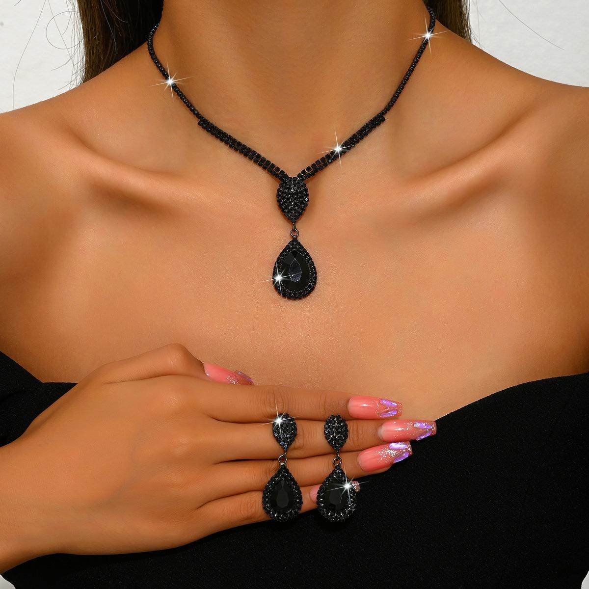 

3 шт. Сдержанная роскошь Загадочный черный Каплевидный Женский Набор Ожерелье и Серьги Аксессуары для Музыкального Фестиваля Вечеринки Повседневной Моды 49cm чёрный