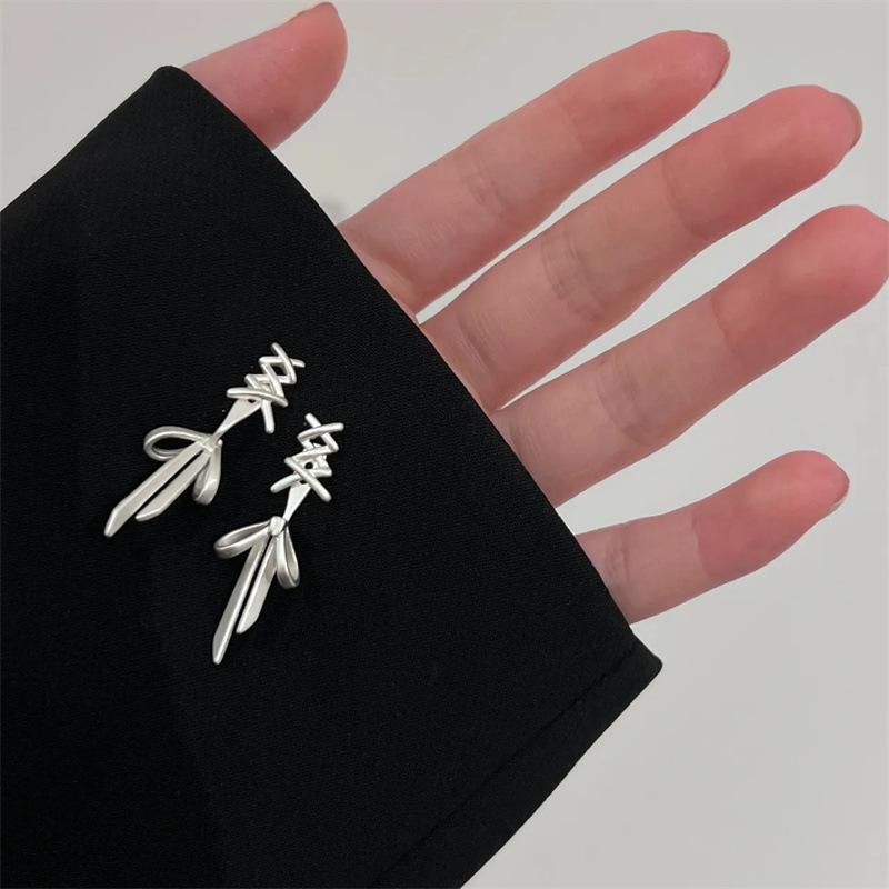 

Новые женские серьги с геометрическим бантом и лентой для девочек, модные серьги простого дизайна для вечеринок