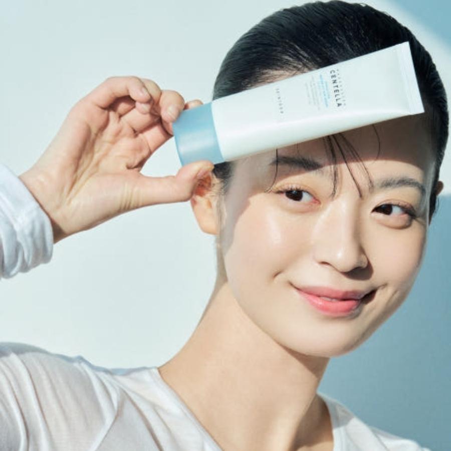 SKIN1004 MADAGASCAR CENTELLA HYALU-CICA Water-Fit Sun Serum 100mL