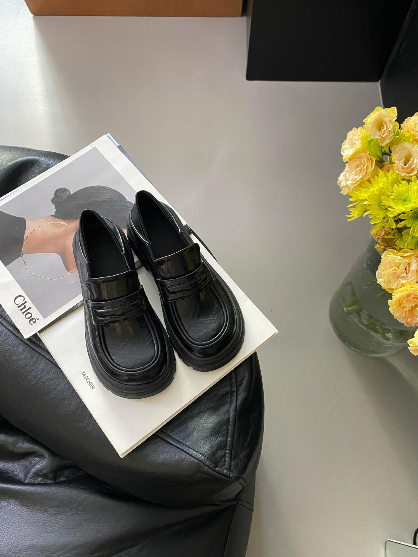 

British style platform small leather shoes wear Korean version women s shoes campus style retro soft leather comfortable platform heightening loafers 35