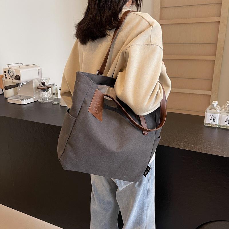 Niche shoulder bag commuter large capacity 2025 new casual aesthetic bag female college student class tote bag