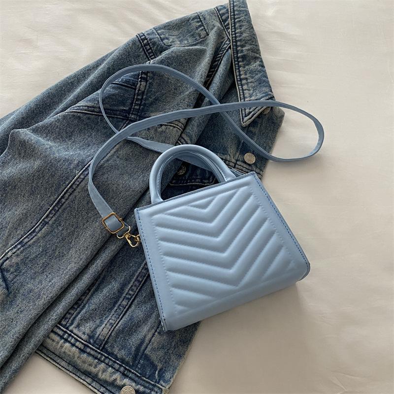 Texturierte Damenhandtasche mit Stickerei 2025 Winter neue Schulter-Umhängetasche modisch und lässig einfache kleine quadratische Trendtasche
