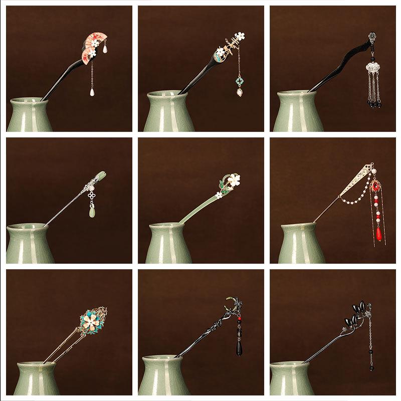 Diamantbesetzte Haarnadel mit Lotusquaste: Eleganter chinesischer Stil mit Perlenblumen- und Friedensschloss-Design, perfekt für Frauen.