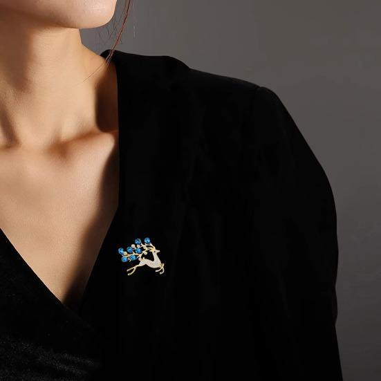Women Brooch Small Deer Design Stable Pin with Rhinestone Inlay Dazzling Sweater Suit Coat Dress Badge Outfit Accessory