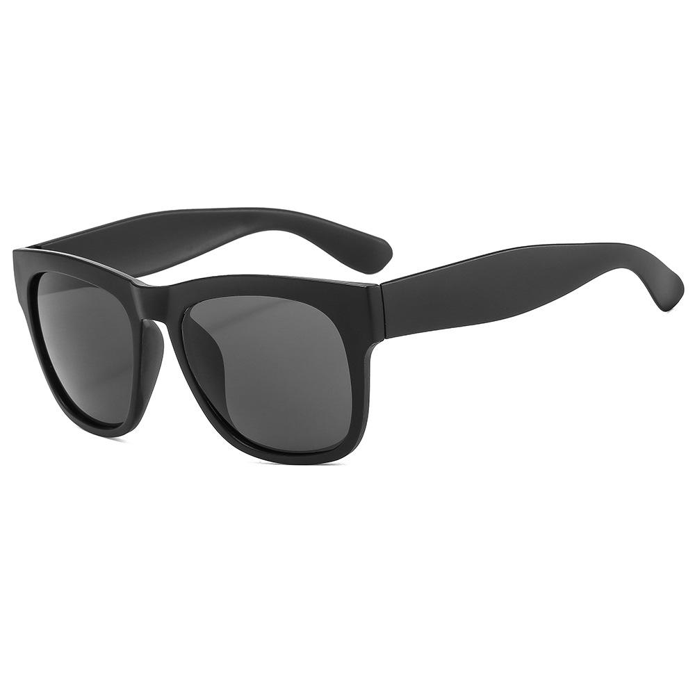 Choking Little Pepper Unisex Black Sunglasses: Trendy European & American Style