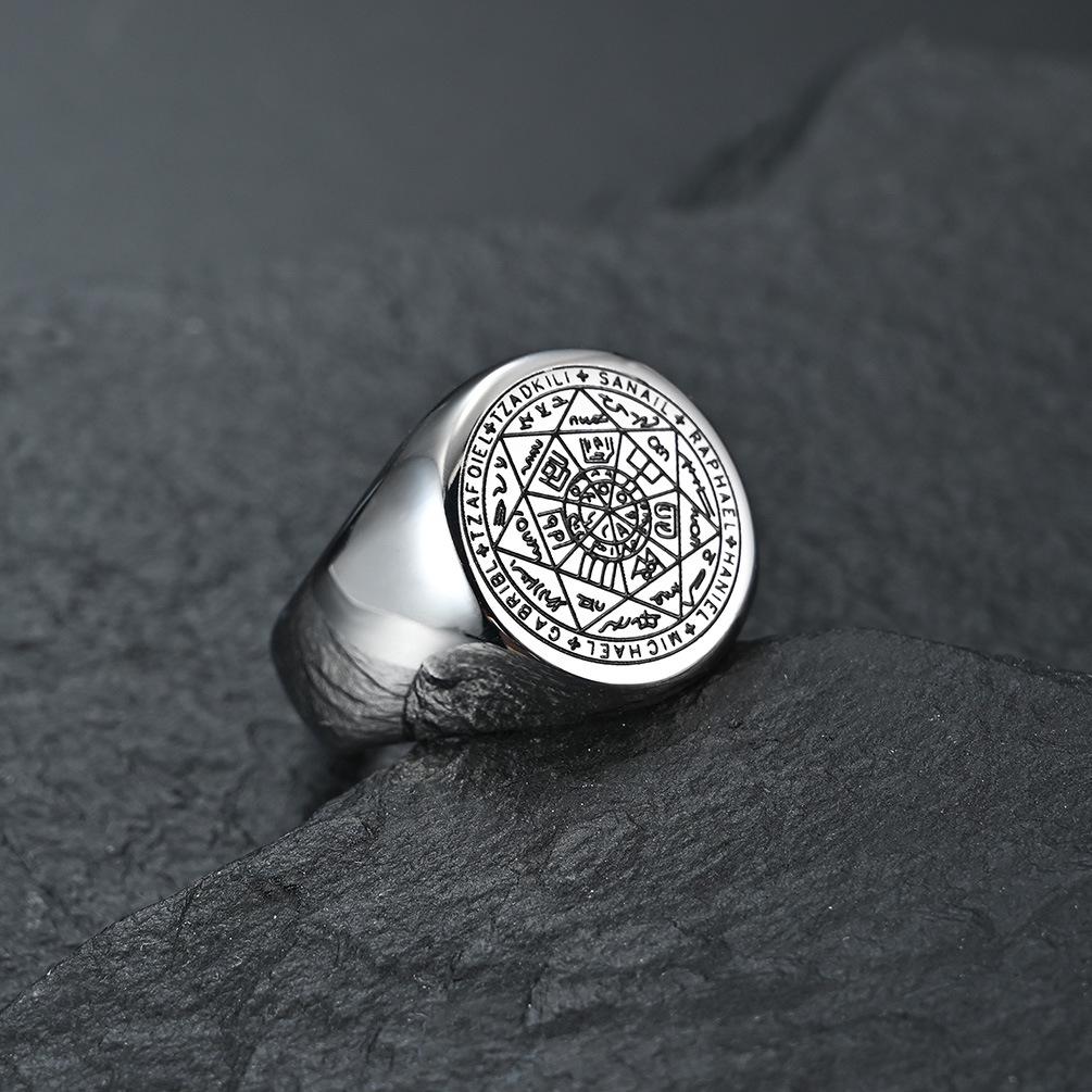 European & American Style Titanium Steel Men's Star Ring: Mystical Seven-Pointed Star Trend