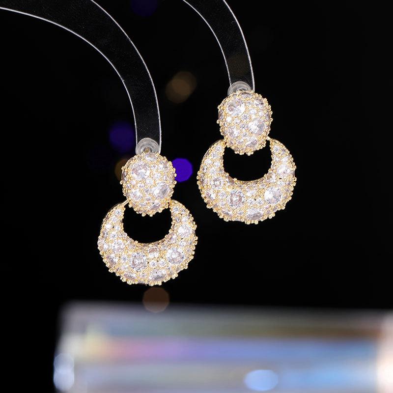 

High quality super flash zircon inlaid ring stud earrings S925 silver needle retro heavy industry earrings high sense золотий