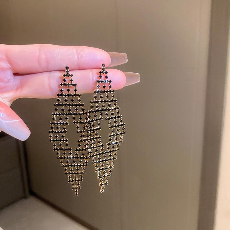 S925 Silver Needle Rhinestone Tassel Earrings - Exquisite Long Claw Chain with Colored Diamonds, European & American Style