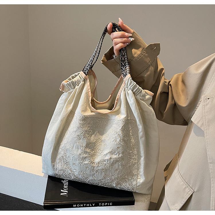 Trendy handheld cloth bag women's large-capacity waterproof silk cloth embroidery tote bag personalized pattern lightweight shoulder bag