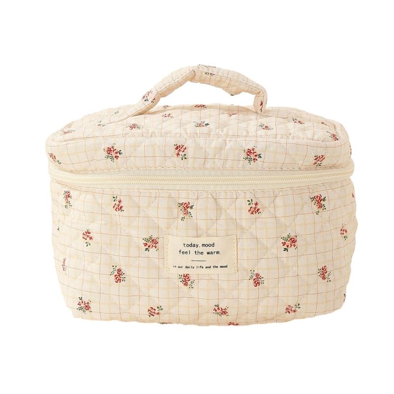 

Stylish Flower Pattern Pouch for Makeup Storage Durable Cosmetics Organizer Bag Fashionable and Cute Beauties Organizer