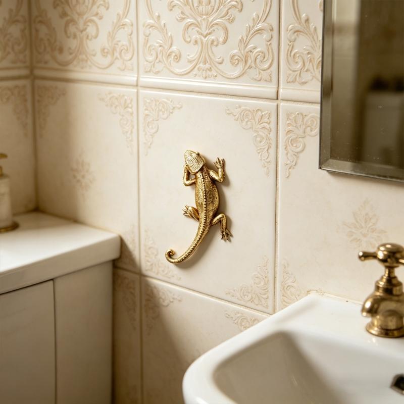 Handcrafted European Lizards Wall Mounted Ornament for Entryway Indoor Space Decorative Home Bedroom Accent