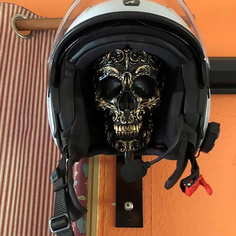Držák na motocyklovou helmu Lebka - Nástěnný stojan pro uložení helem, bund, čepic, baseballových a ragbyových helem, pryskyřičný design