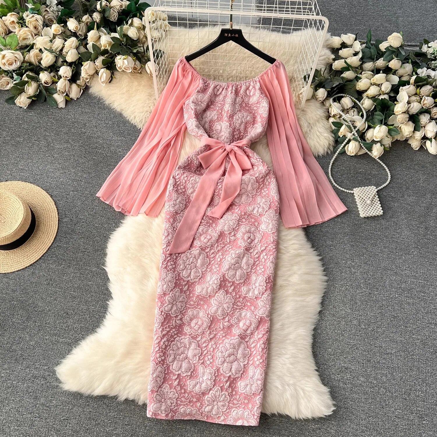 

Франція Елегантна жаккардова сукня Жіночий шифоновий довгий плащ з рукавами в стилі печворк Пакет на стегнах Шнурування на стегнах Вечірні туфлі з тисненням S рожевий