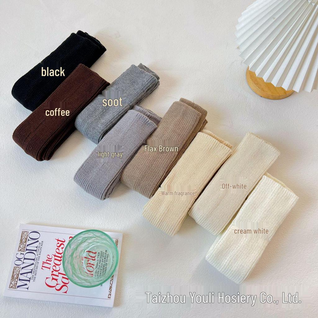 Festive Red Zhi Xun Woolen Stirrup Leg Warmers - Cozy Autumn/Winter Short Socks