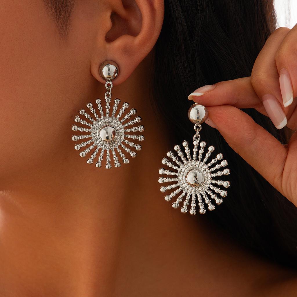 Exaggerated Pleated Metal Wind Geometric Earrings Fashion Simple Sun Flower Irregular Stud Earrings Women