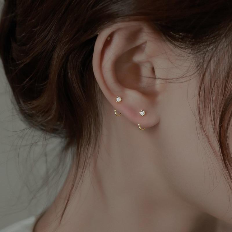 Exquisite and Compact Zirconia Stud Earrings for Women, Featuring Fashionable, Luxurious and Sophisticated Style, High-end Quality, and Ear Bar Studs. Small zircon золотой