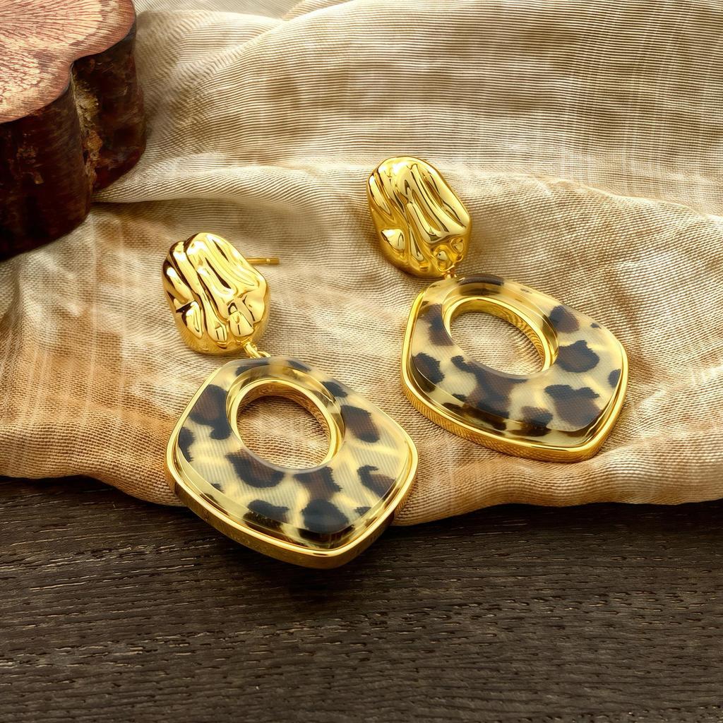 Exquisite Diamond Leopard Print Circle Earrings: Light Luxury, Fashionable, High-End Dangle Jewelry for Women