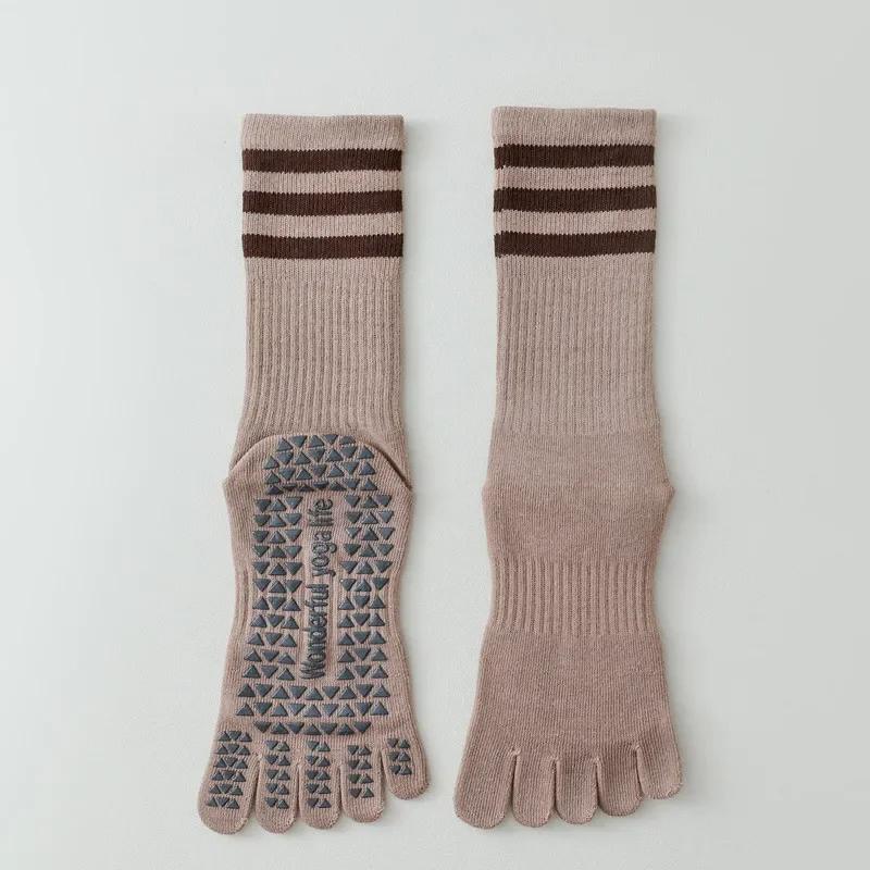 

Носки для йоги с пятью пальцами, женские профессиональные носки для пилатеса, хлопковые нескользящие носки средней длины для танцев в помещении, фитнеса, спорта