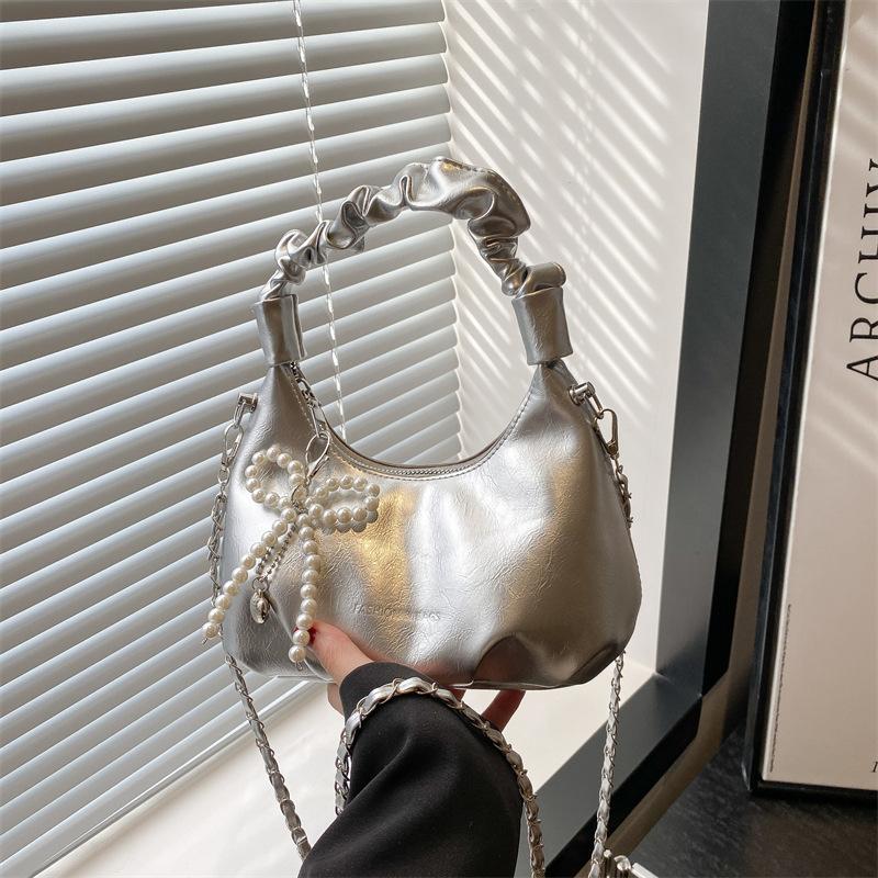 

Folded portable cloud bag new fashion messenger bag chain popular commuter shoulder bag no pendant серебряный