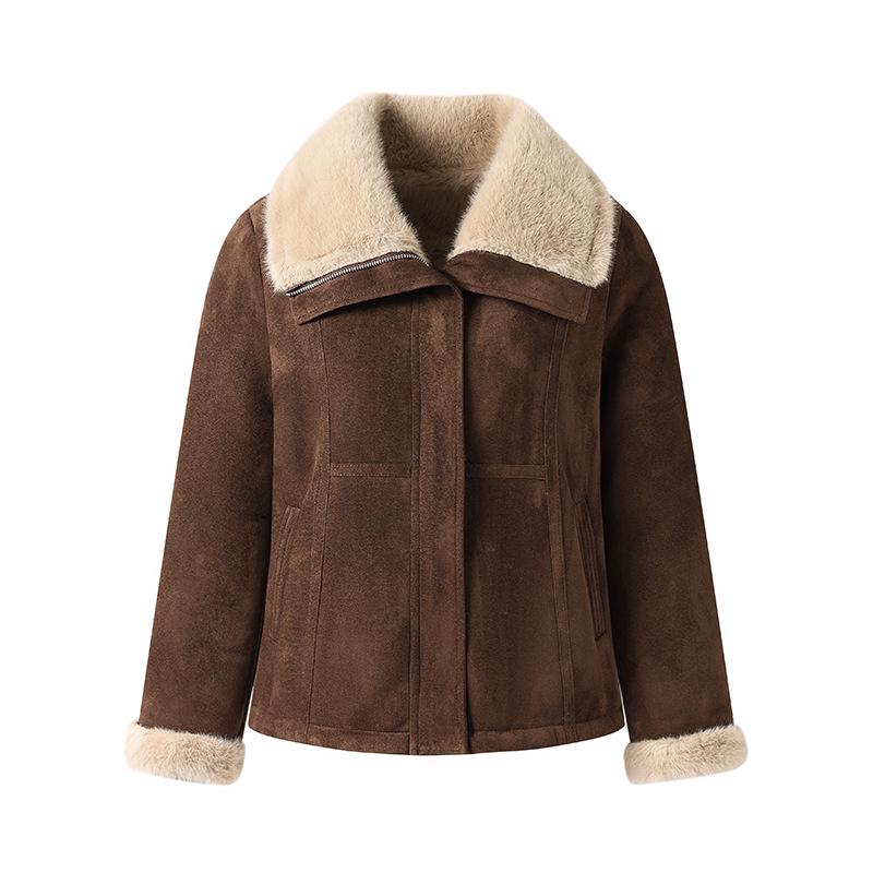 Mid-Aged Women's Winter Fashion Coat: Velvet-Enhanced, Thick Cotton Jacket with Fur and Leather Integration.