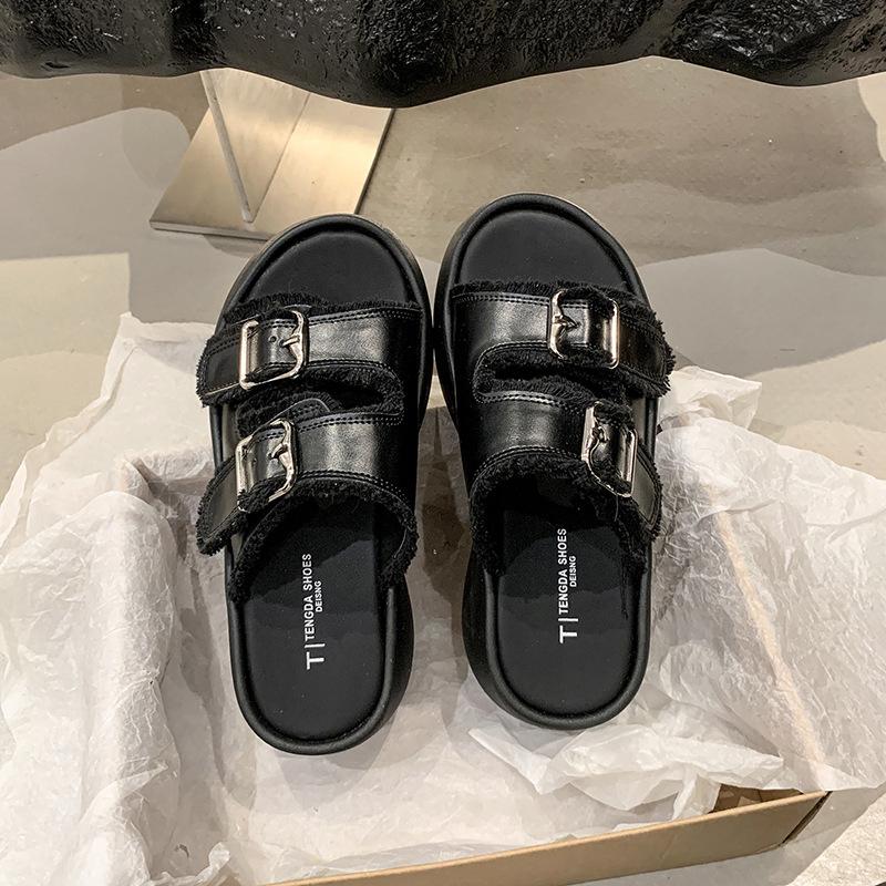 With cool slippers platform slippers women's summer wear 2025 beach casual skirt one-word tassel new