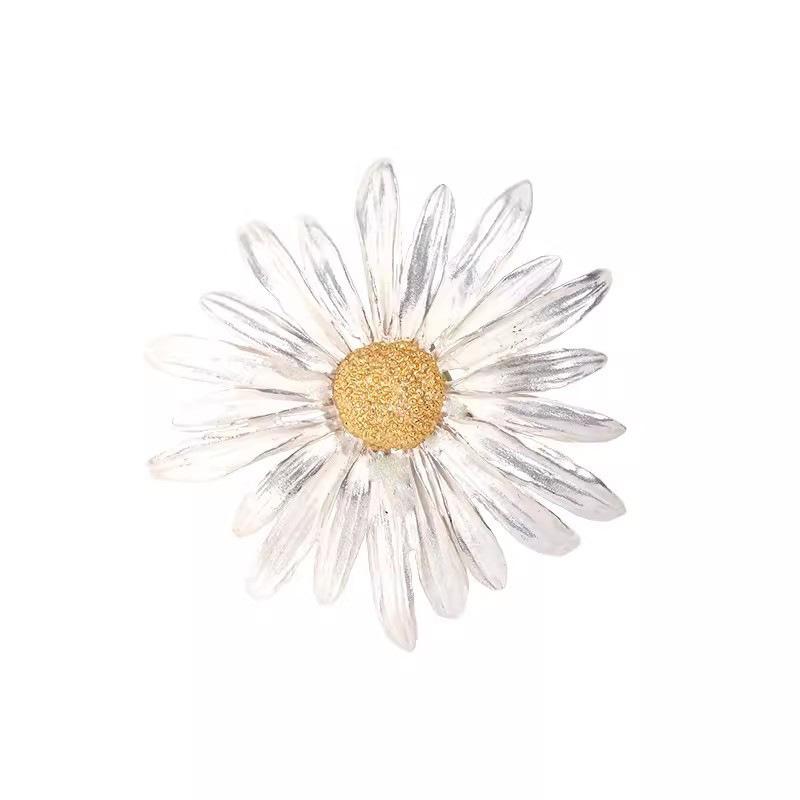 Daisy Brooch for Women, High-end, Niche and Sophisticated, Anti-glare Brooch, Grand Corsage, New Suit Accessory