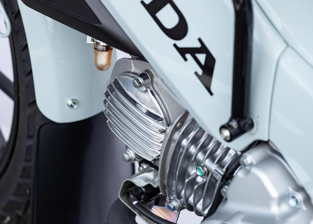 Kijima Motorcycle Head Side Cover Dress-Up Fin Type Barrel Finish for Super Cub 110/Super Cub 110 Pro/Cross Cub 110 ('22-) 101-1513