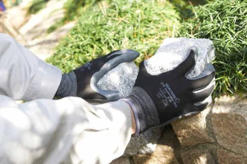 Showa Gloves Nitrile Backless 370 Assembly Grip Black Medium [3-Pack Gloves] No.