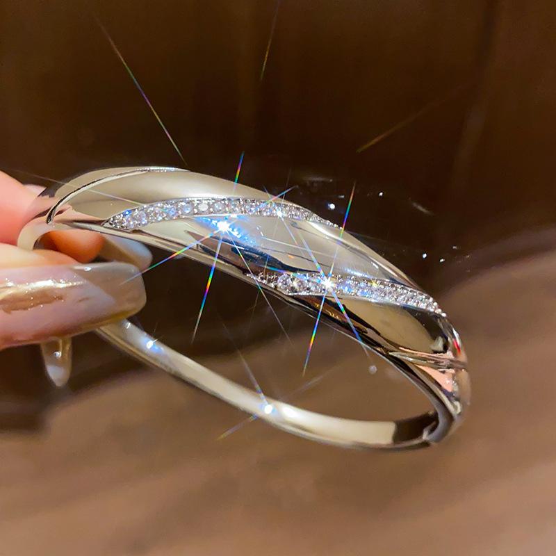 18K Gold Plated Zircon Twill Bangle: Exquisite, Versatile Luxury Bracelet for Women