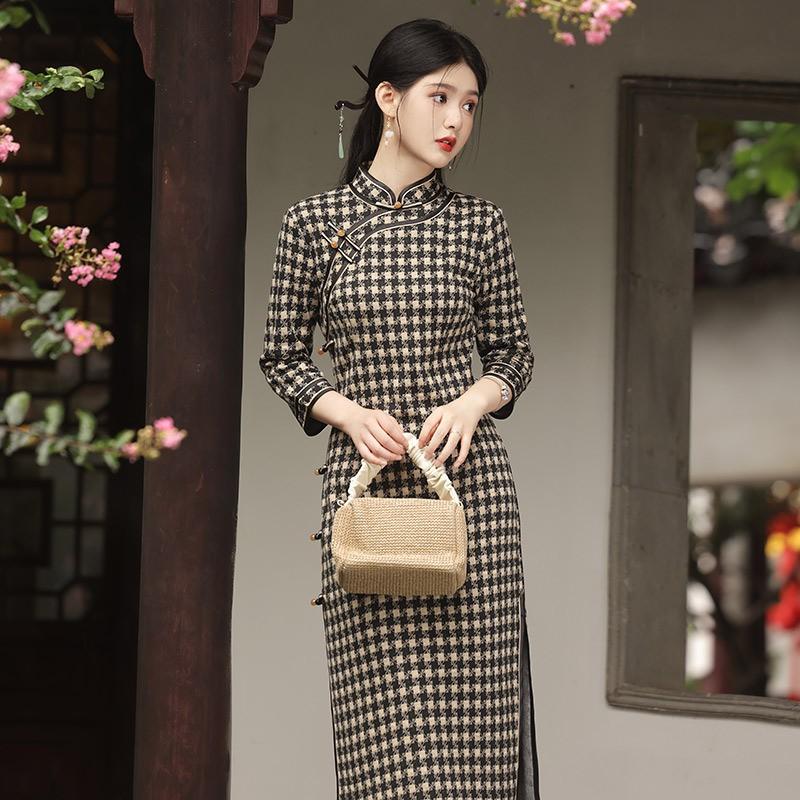 Vintage Chinese-Inspired Long Qipao Dress With Plaid Retro Shanghai Style Women Fall Wear Medium