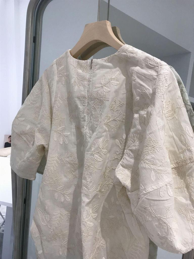 Korean Off-White Floral Embroidered Lantern Sleeve Loose Summer Top