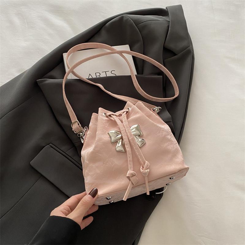 Large Capacity Stylish Shoulder Bag For Women Winter New Design Casual Bucket Bag In Black Silver Khaki Rose Pink Light Pink Blue Green White Colors