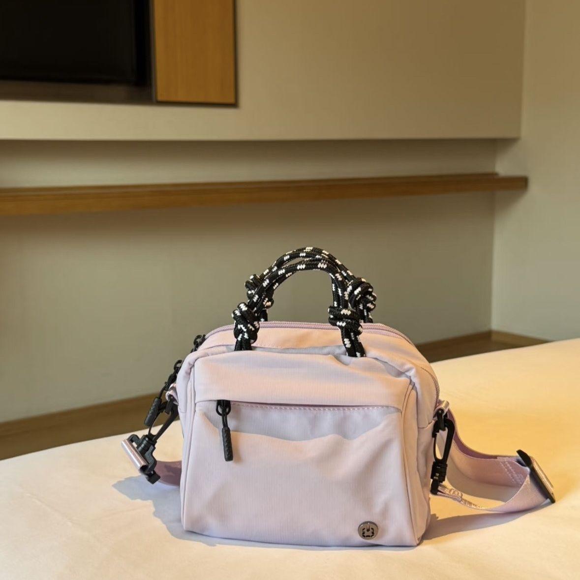 

Chic Retro Multi-Compartment Small Crossbody Bag – Lightweight and Spacious for Daily Use