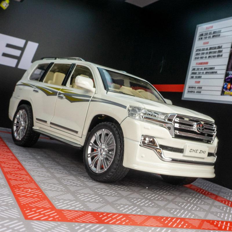 

Toyota Land Cruiser C4092 Симуляционная модель внедорожника с рулевым управлением, подвеской, звуком и светом белый