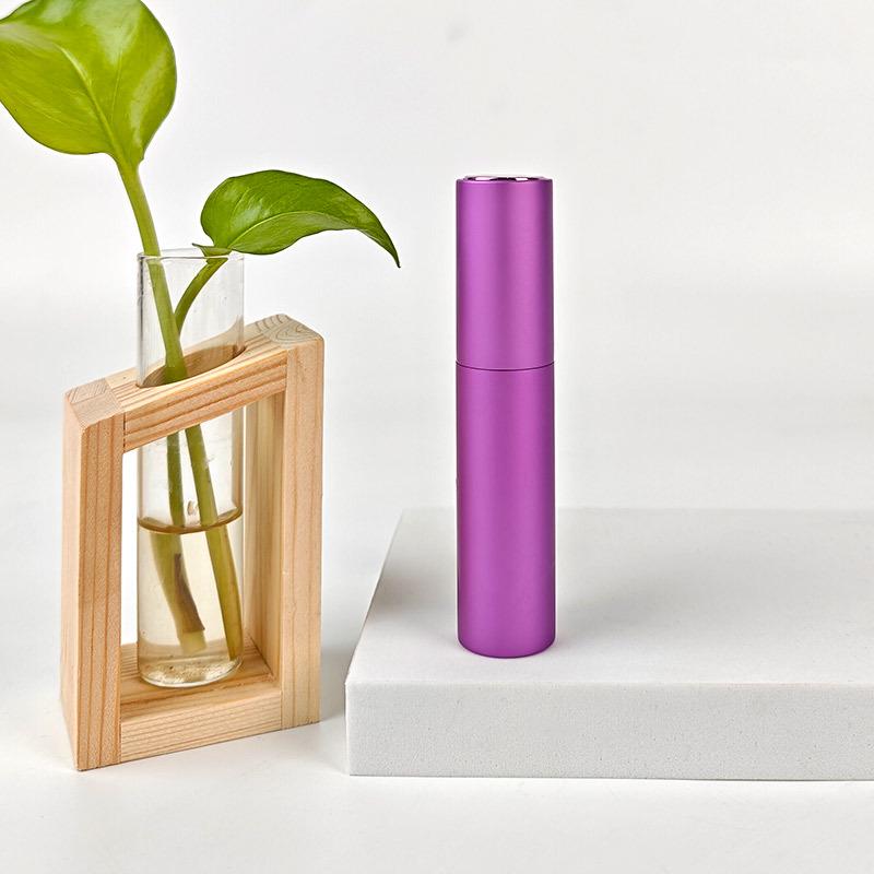 

In Stock: 10ml Two-Section Electro-Aluminum Rotary Perfume Decanting and Spray Glass Bottle.