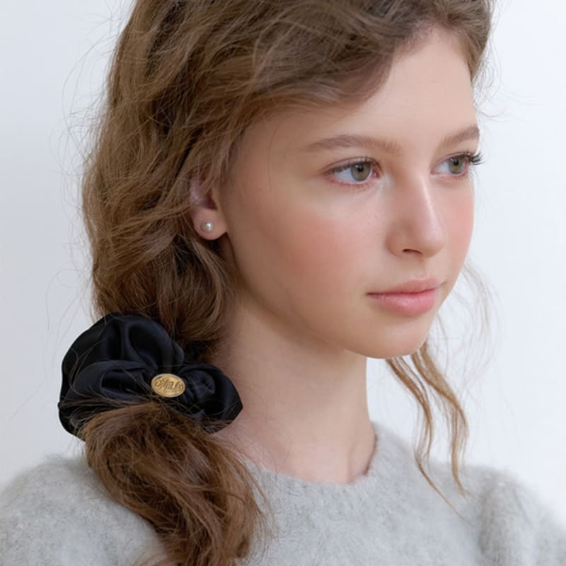 

ОВЛА ДВУХСЛОЙНАЯ САТИНОВАЯ РЕЗИНКА-СКРАНЧИ_3 ЦВЕТА HS031 sora