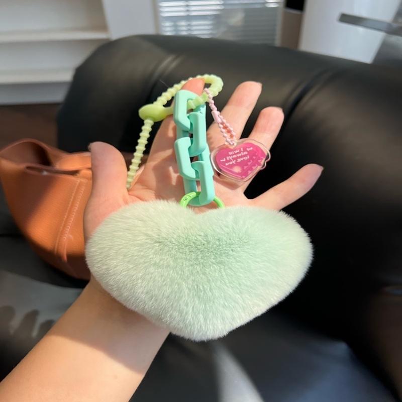 Lovely Heart Keychain Simple Car Key Chain Plush Pompoms Hanging Ornaments Keyrings Bag Pendant Keychain Accessories