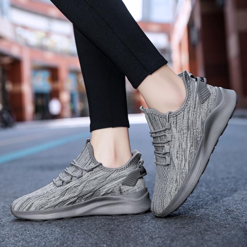 Fujeak Men Casual Shoes Fashion Breathable Walking Mesh Flat Shoes Unsex Running Sports Shoes Couple Footwear Women Sneakers