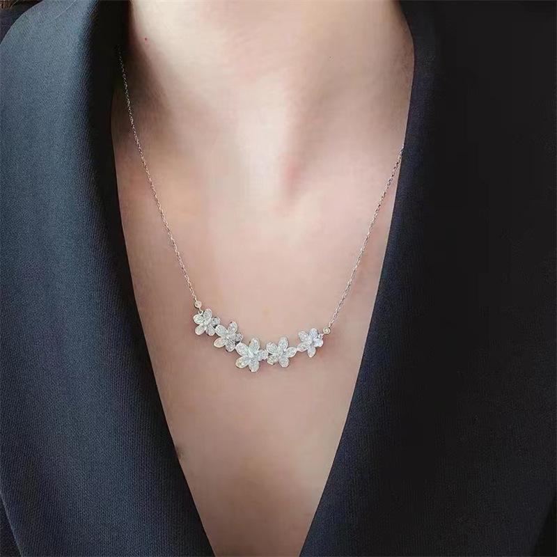 Five-Petal Flower Pendant Necklace - Elegant, Classic Style for Women