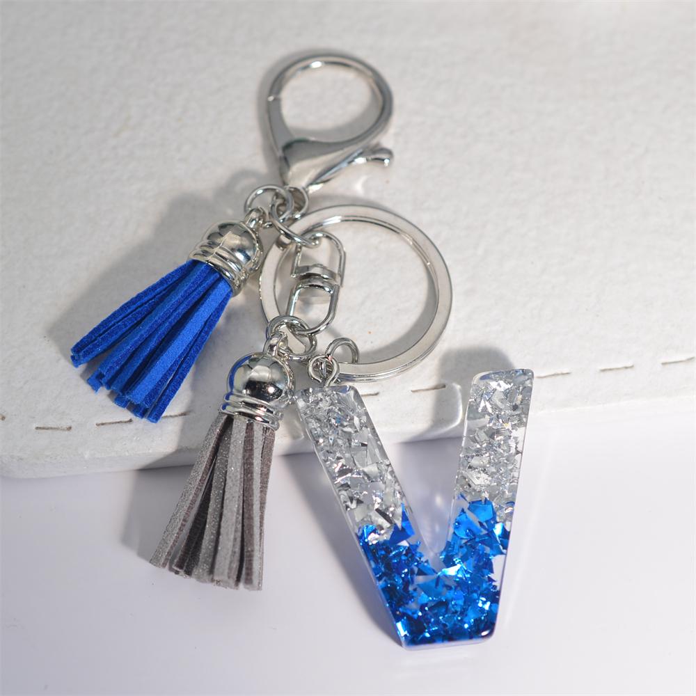 Креативные брелки из смолы с 26 буквами и кисточками — фото 27