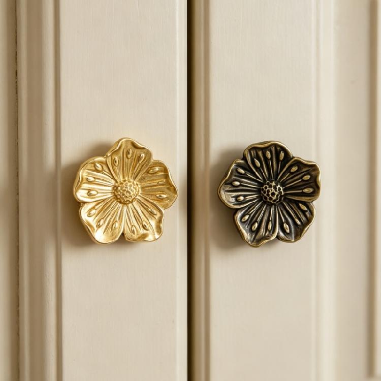 Brasses Flower Cabinet Pattern Knob Kitchen Cabinet Door Handle For Elegant Furniture Hardware Suitable For Humid Environment