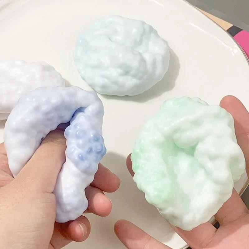 Weiches Wolkenform Squishy Spielzeug Stressabbau Fidget Ball Sensorisches Spielzeug für Büro Zuhause Entspannendes Handspiel Zufällige Farbe
