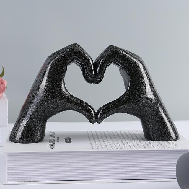 

Heart-In-Hand Resin Ornament: Bedroom & Desktop Decor Gift