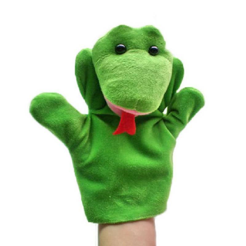 Weiche und entzückende Handpuppen von Gemeinschaftshelfern mit bunten Tiermotiven