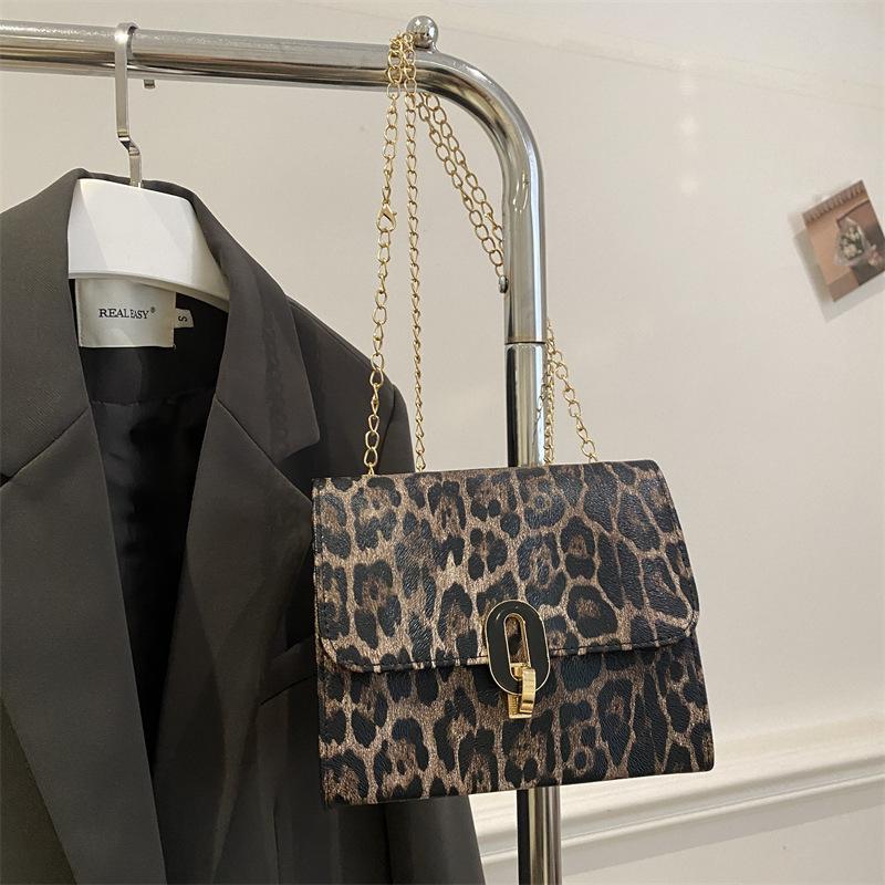 

Ретро кэжуал европейская и американская мода персонализированная сумочка 2025 новый тренд простая цепочка плечевая кроссбоди маленькая квадратная сумка