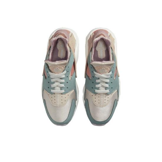 Nike Air Huarache 'One Mile Social Club' DQ4990-104 Damenschuhe